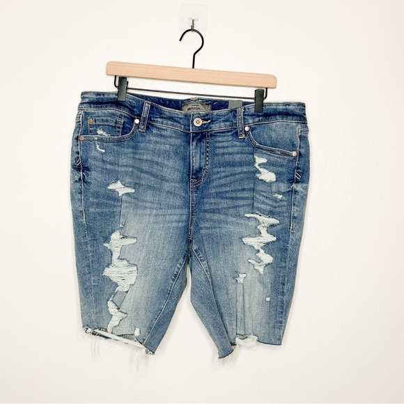 NWT Torrid Bermuda Boyfriend Vintage Stretch Mid Rise Jean Shorts Plus Size 16 - Picture 5 of 8
